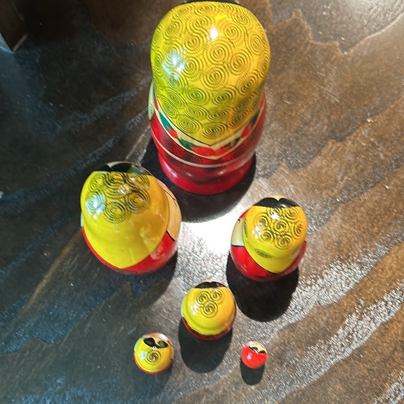 Vintage Six Piece Wooden Russian Stacking/Nesting Dolls - Picture 3 of 4